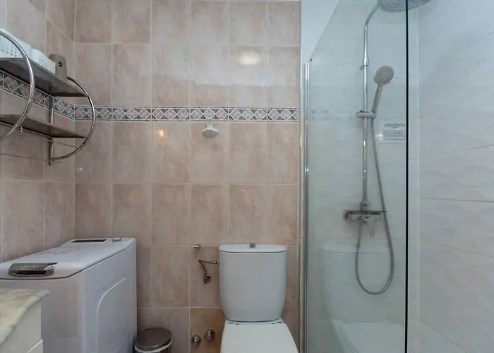 Santa Maria 118 - One Bed 아데제